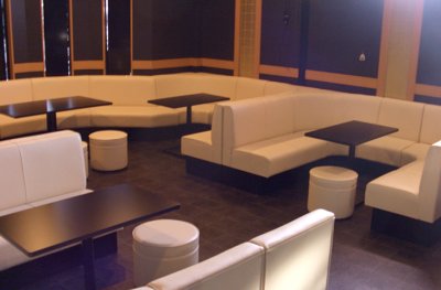 群馬県吉岡町　パブ ブリッジ