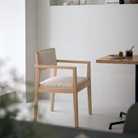 設置イメージ アームチェア 木部色：CL色 張地 リループ BE（Eランク）