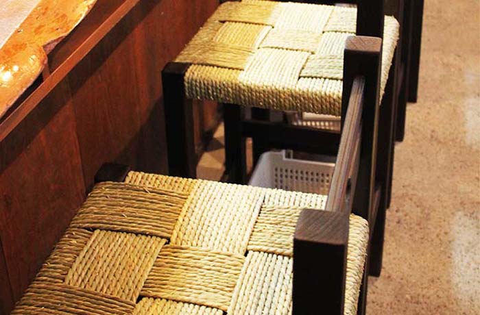 縄編み造りの心地良い座面